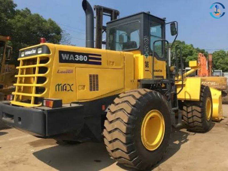 Máy xúc lật Komatsu WA380-3 có công suất lên tới 202 mã lực