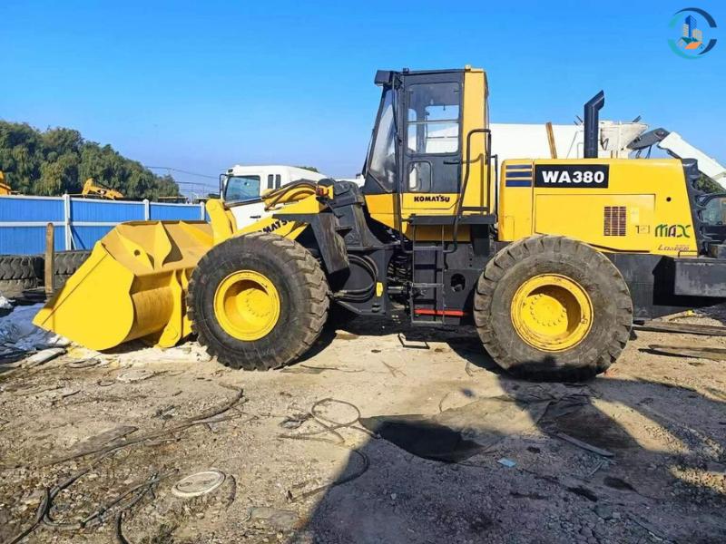 Máy xúc lật Komatsu WA380-3